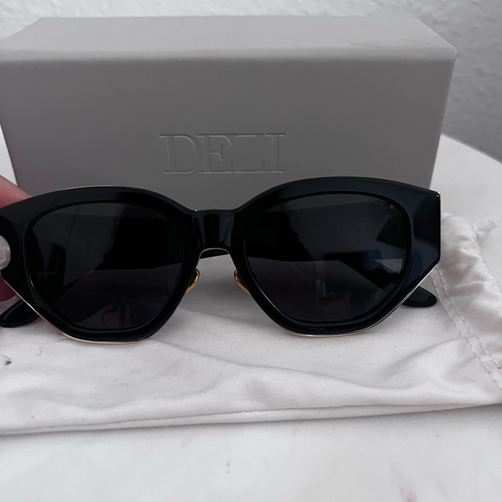 DEZI Black Sunglasses